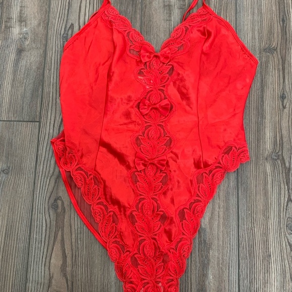 Lingerie - Picture 7 of 9